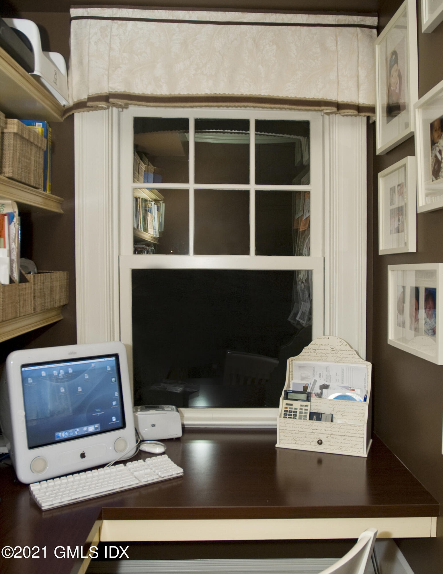 200 Byram Shore Road Greenwich, CT 06830 - Photo 23 of 27 a living room with furniture