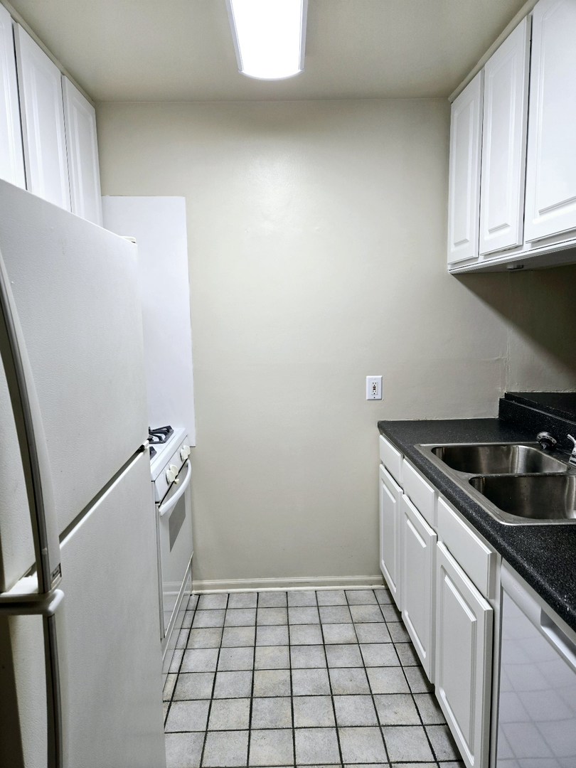 1960 Selmarten Road, Unit 1806 Aurora, IL 60505 - Photo 4 of 20 Gallery Image 4