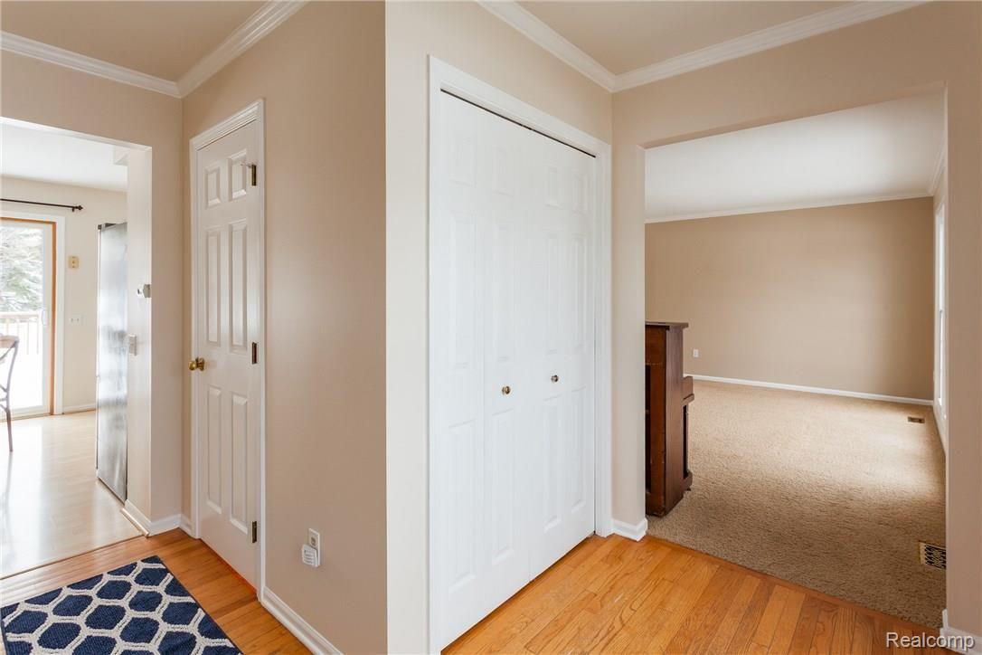 2360 Millbrook Court Rochester, MI 48306 - Photo 3 of 25 Spacious Front Hall Closet
