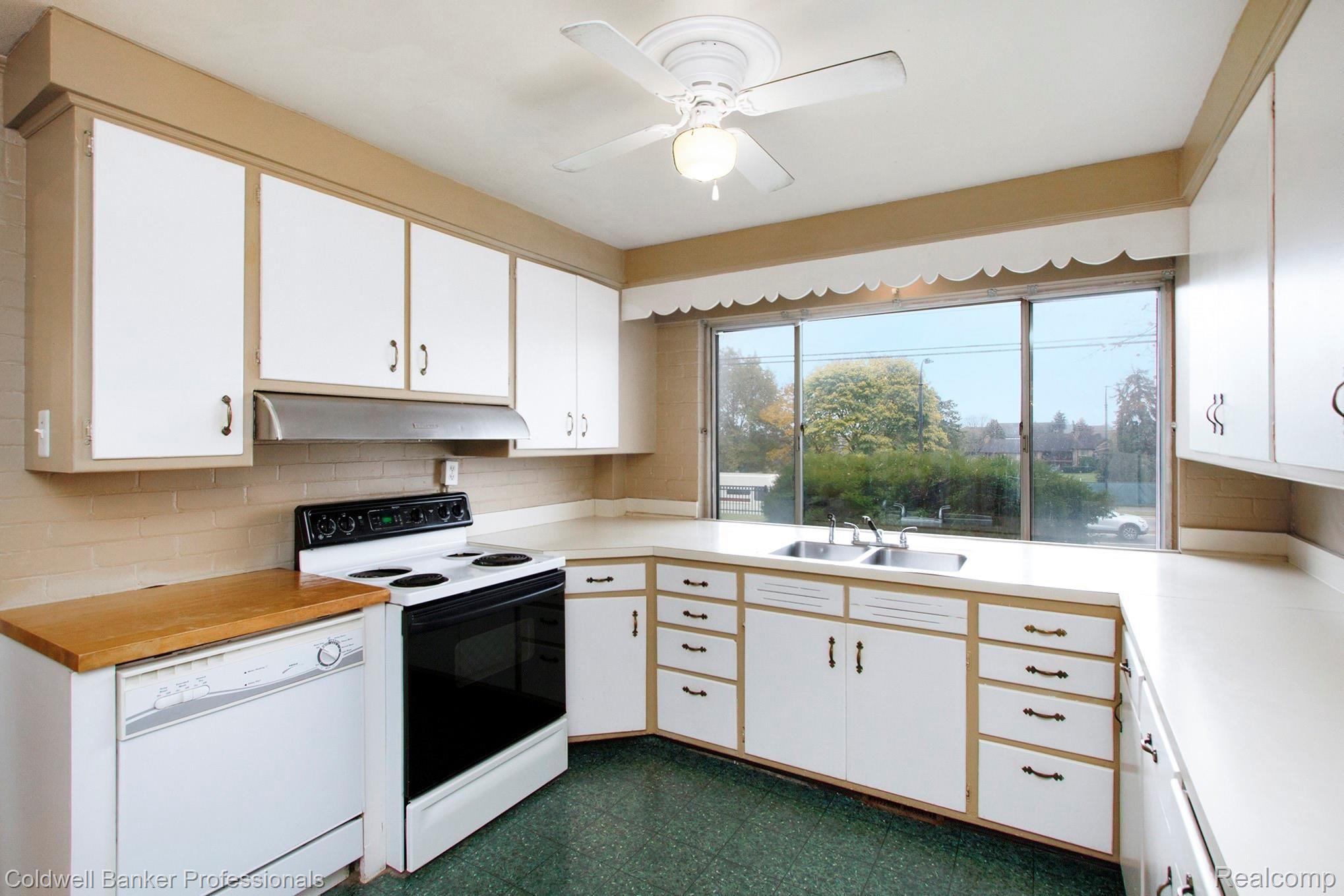 950 West Tienken Road Rochester, MI 48306 - Photo 8 of 36 0N2A4134.jpg