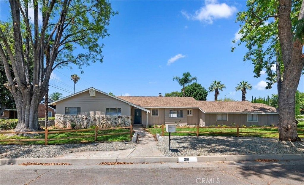 2111 Elsinore Road Riverside, CA 92506 - Photo 7 of 42