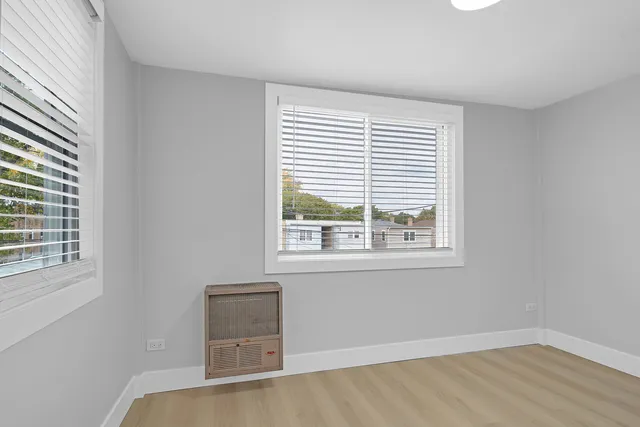 $279,900 | 2712 West Balmoral Avenue, Unit 2E, Chicago, IL 60625