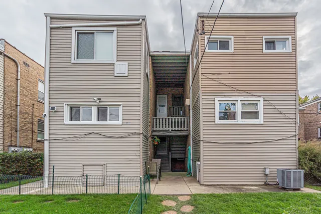 $279,900 | 2712 West Balmoral Avenue, Unit 2E, Chicago, IL 60625