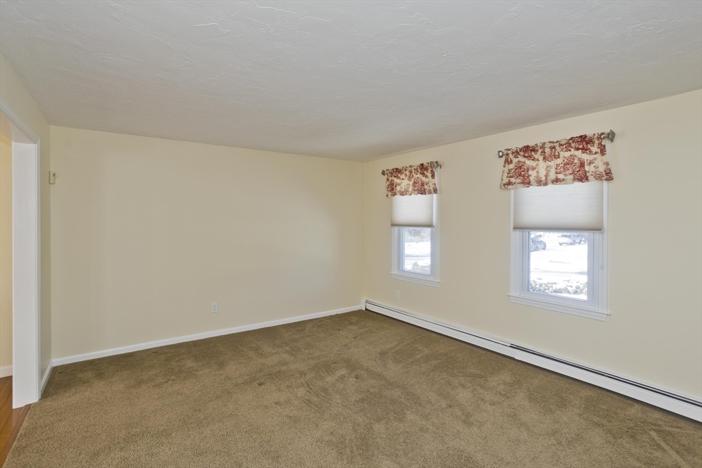 11 Bellingham Road Blackstone, MA 01504 - Photo 13 of 36