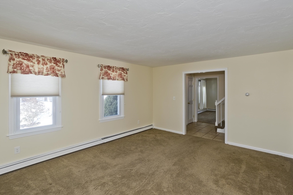 11 Bellingham Road Blackstone, MA 01504 - Photo 14 of 36