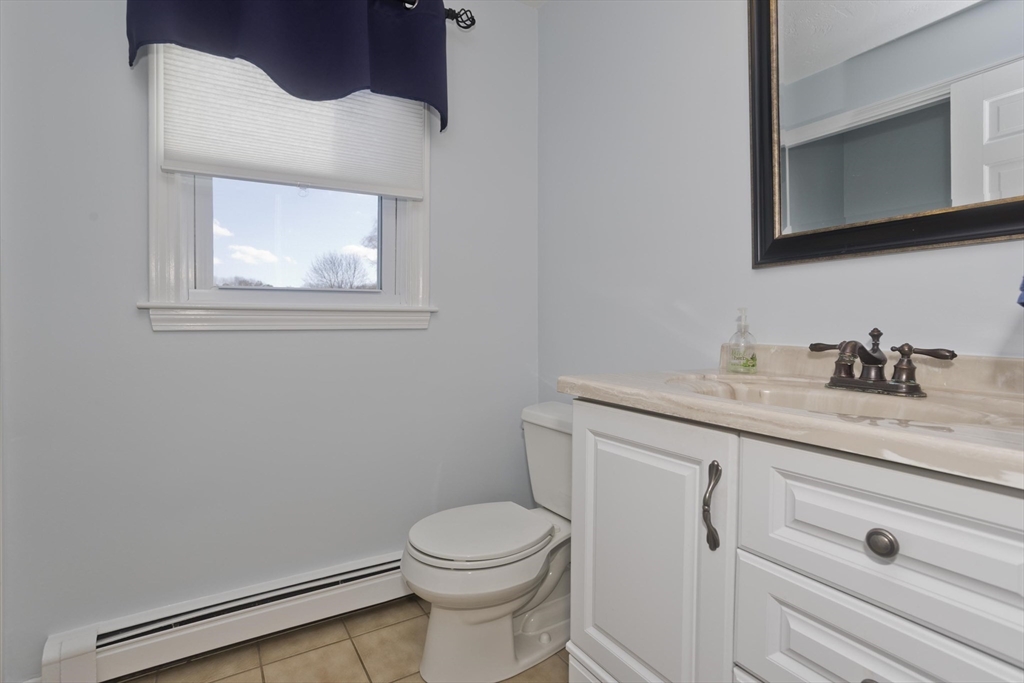 11 Bellingham Road Blackstone, MA 01504 - Photo 18 of 36