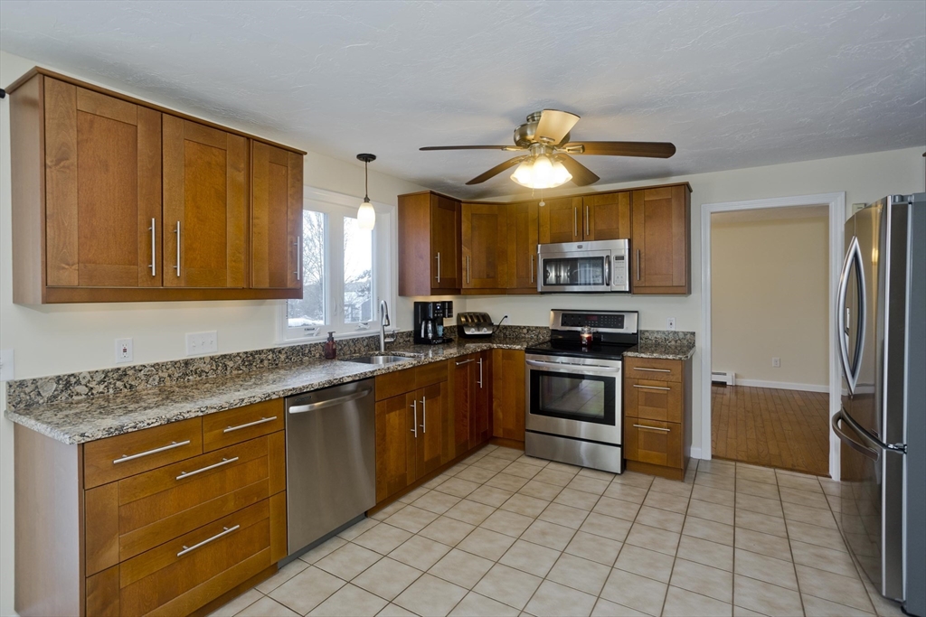 11 Bellingham Road Blackstone, MA 01504 - Photo 5 of 36