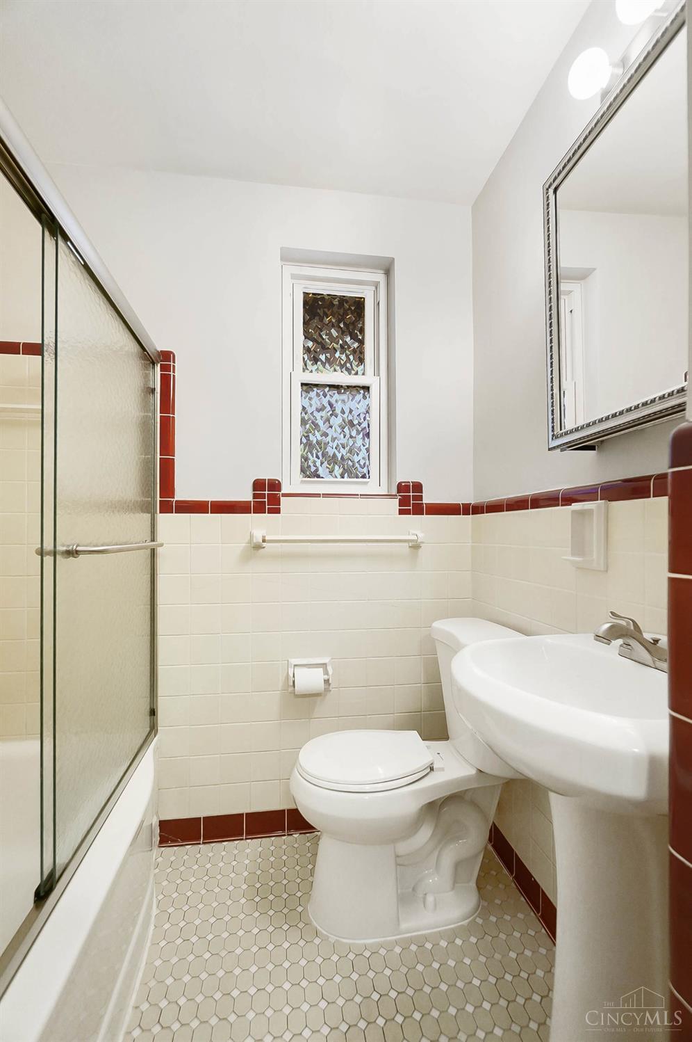 5546 Fairwood Road Cincinnati, OH 45239 - Photo 19 of 44 Gallery Image 19