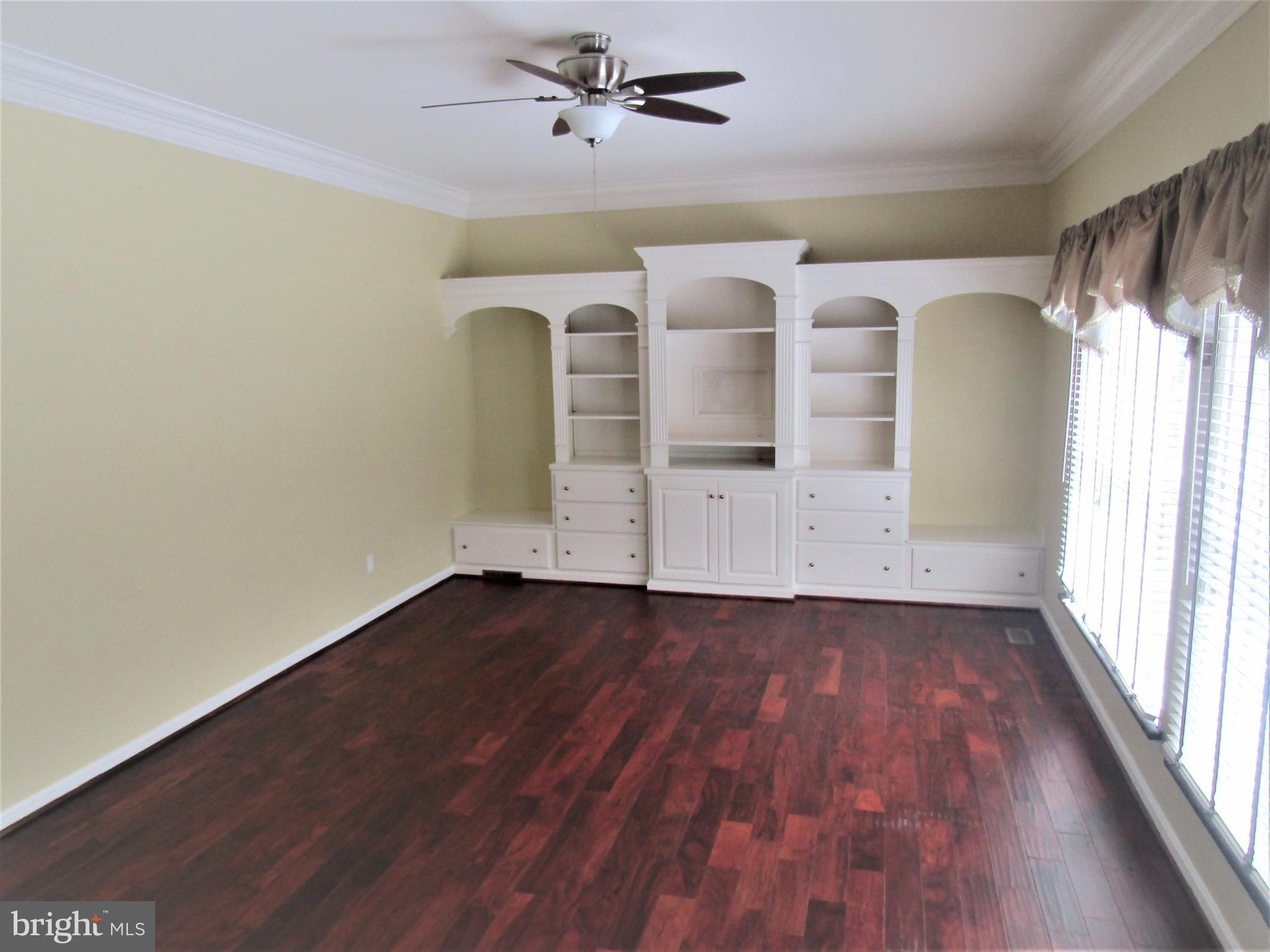 1412 Bay Head Road Annapolis, MD 21409 - Photo 11 of 52 Family Room Builtins