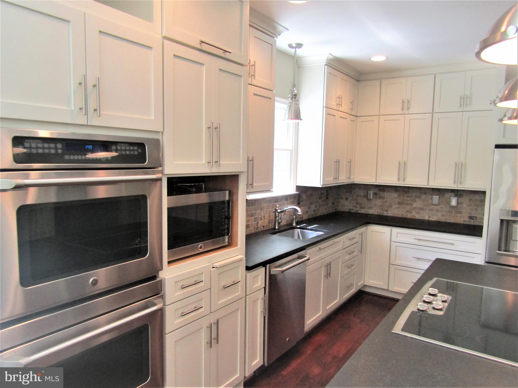 1412 Bay Head Road Annapolis, MD 21409 - Photo 7 of 52 Plenty of Cabinets