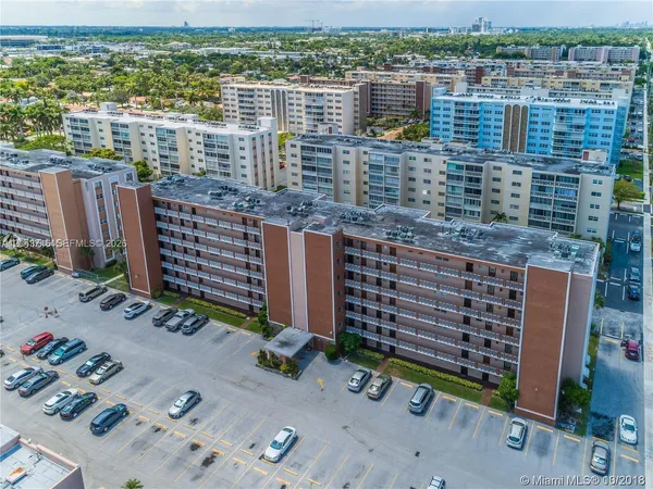 $1,875 | 320 Northeast 12th Avenue, Unit 303, Hallandale Beach, FL 33009