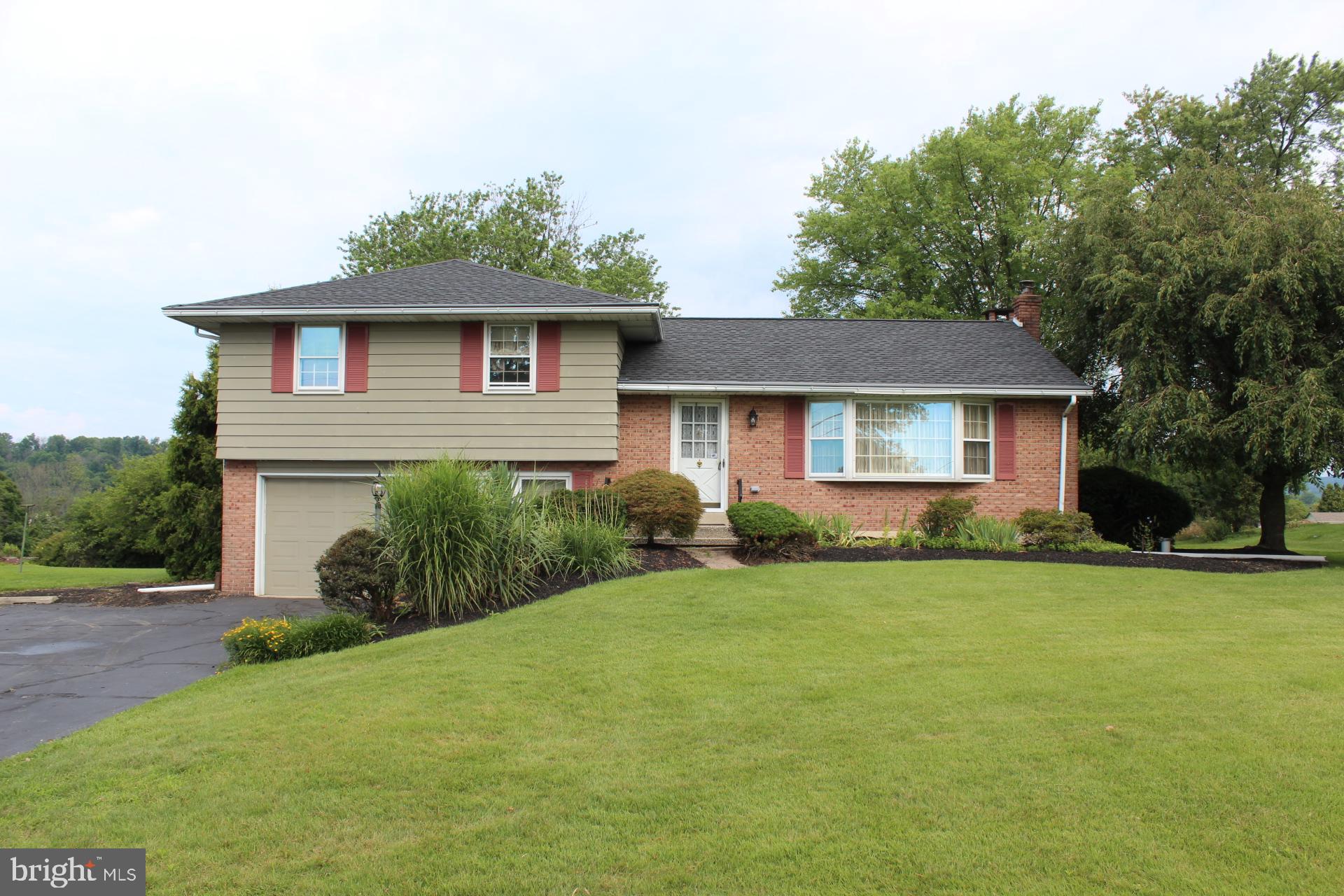 1663 County Line Road Bechtelsville, PA 19505 - Photo 2 of 37 Gallery Image 2