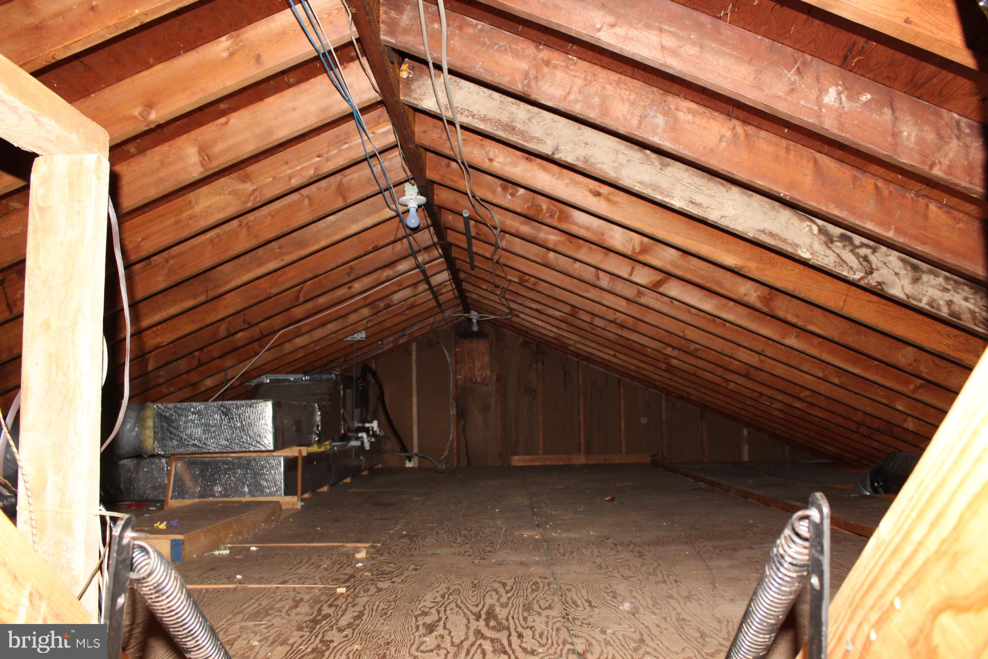 1663 County Line Road Bechtelsville, PA 19505 - Photo 27 of 37 Gallery Image 27