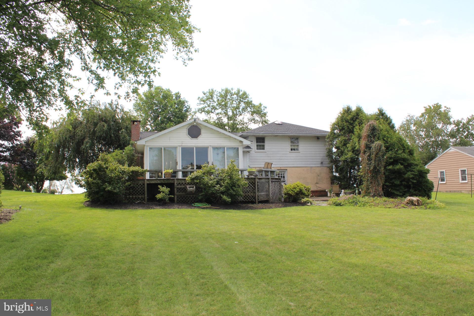 1663 County Line Road Bechtelsville, PA 19505 - Photo 9 of 37 Gallery Image 9