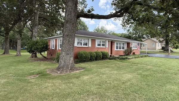 $1,600 | 1102 West Lincoln Street, Tullahoma, TN 37388