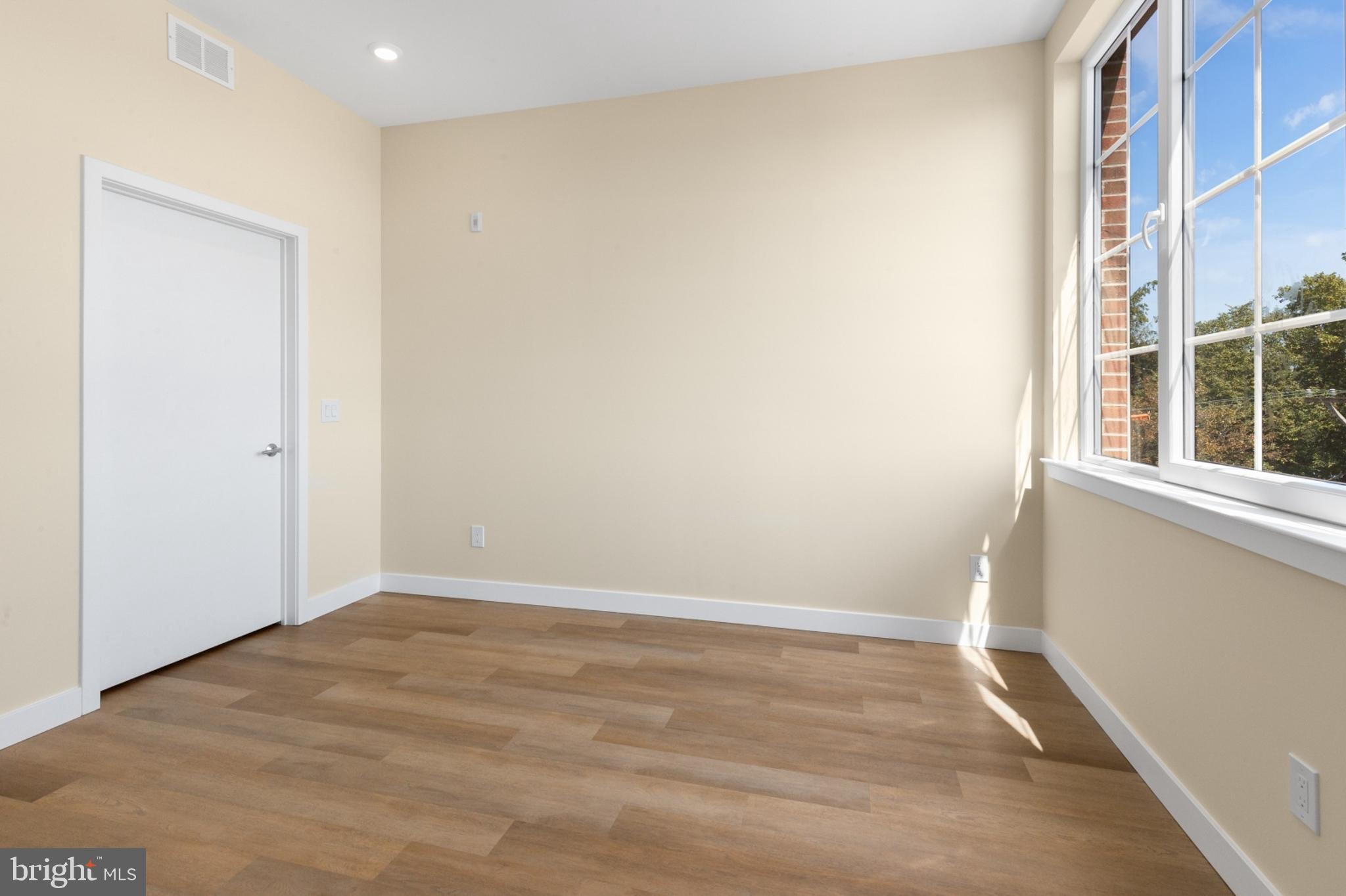 1701 South 4th Street, Unit 407 Philadelphia, PA 19148 - Photo 13 of 31 an empty room with windows