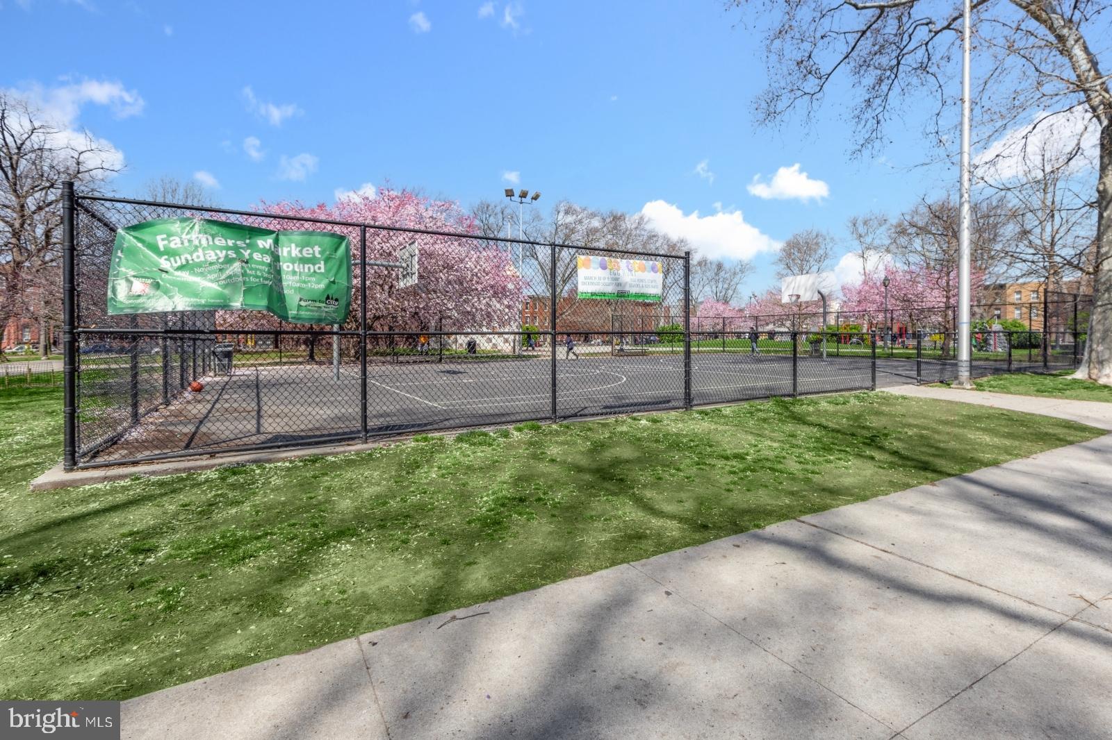 1701 South 4th Street, Unit 407 Philadelphia, PA 19148 - Photo 28 of 31 a view of a backyard