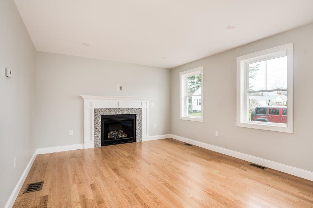 10 Coleman Street Rochester, NH 03867 - Photo 3 of 26