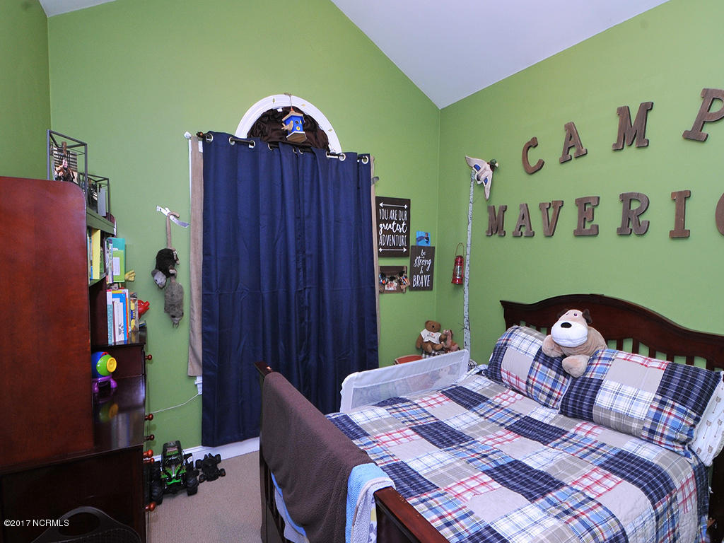 207 Contrail Road Hampstead, NC 28443 - Photo 12 of 21 207 Contrail-Maverick's room-BR2