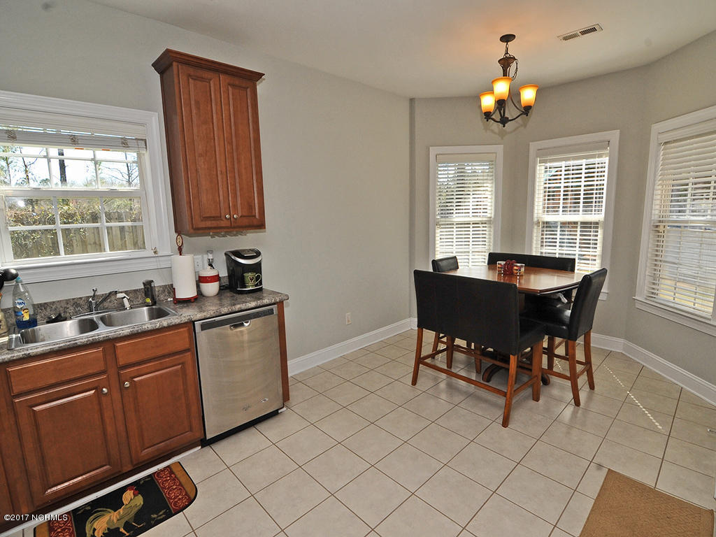 207 Contrail Road Hampstead, NC 28443 - Photo 7 of 21 207 Contrail-Dining