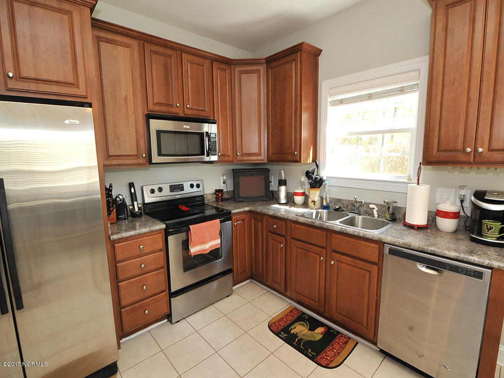 207 Contrail Road Hampstead, NC 28443 - Photo 8 of 21 207 Contrail-Kitchen