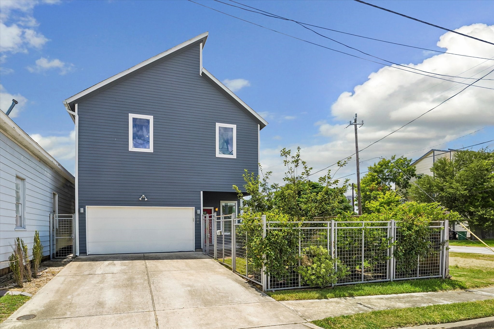 304 Hogan Street Houston, TX 77009 - Photo 1 of 28