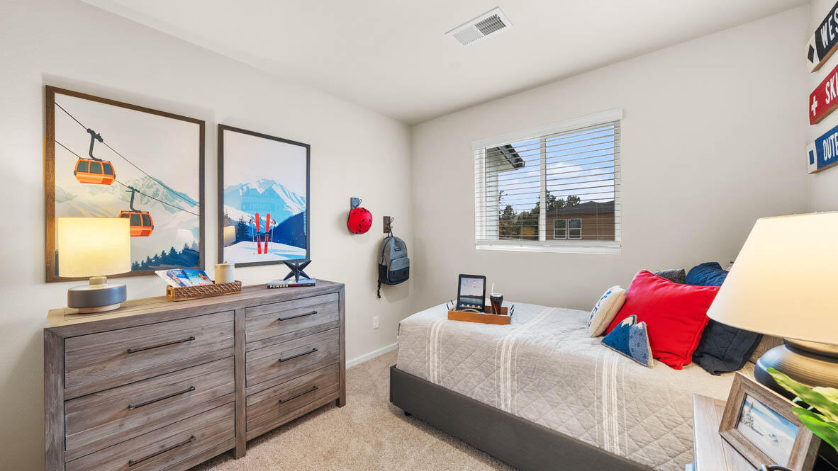 62739 Eagle Road Bend, OR 97701 - Photo 21 of 27 022 bedroom