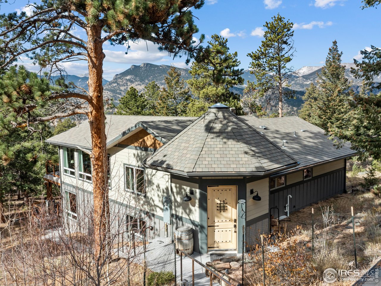1267 Upper Venner Road Estes Park, CO 80517 - Photo 35 of 44 a backyard of a house with lots of green space