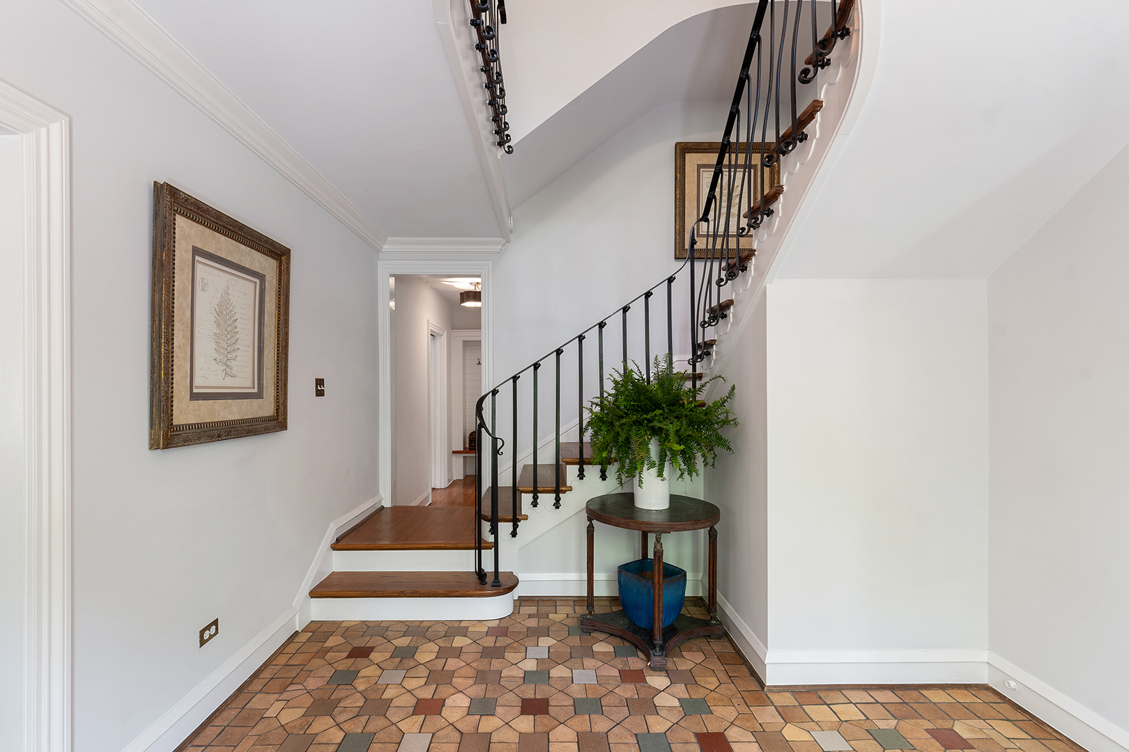 833 Kimball Road Highland Park, IL 60035 - Photo 13 of 29 a view of entryway with a workspace