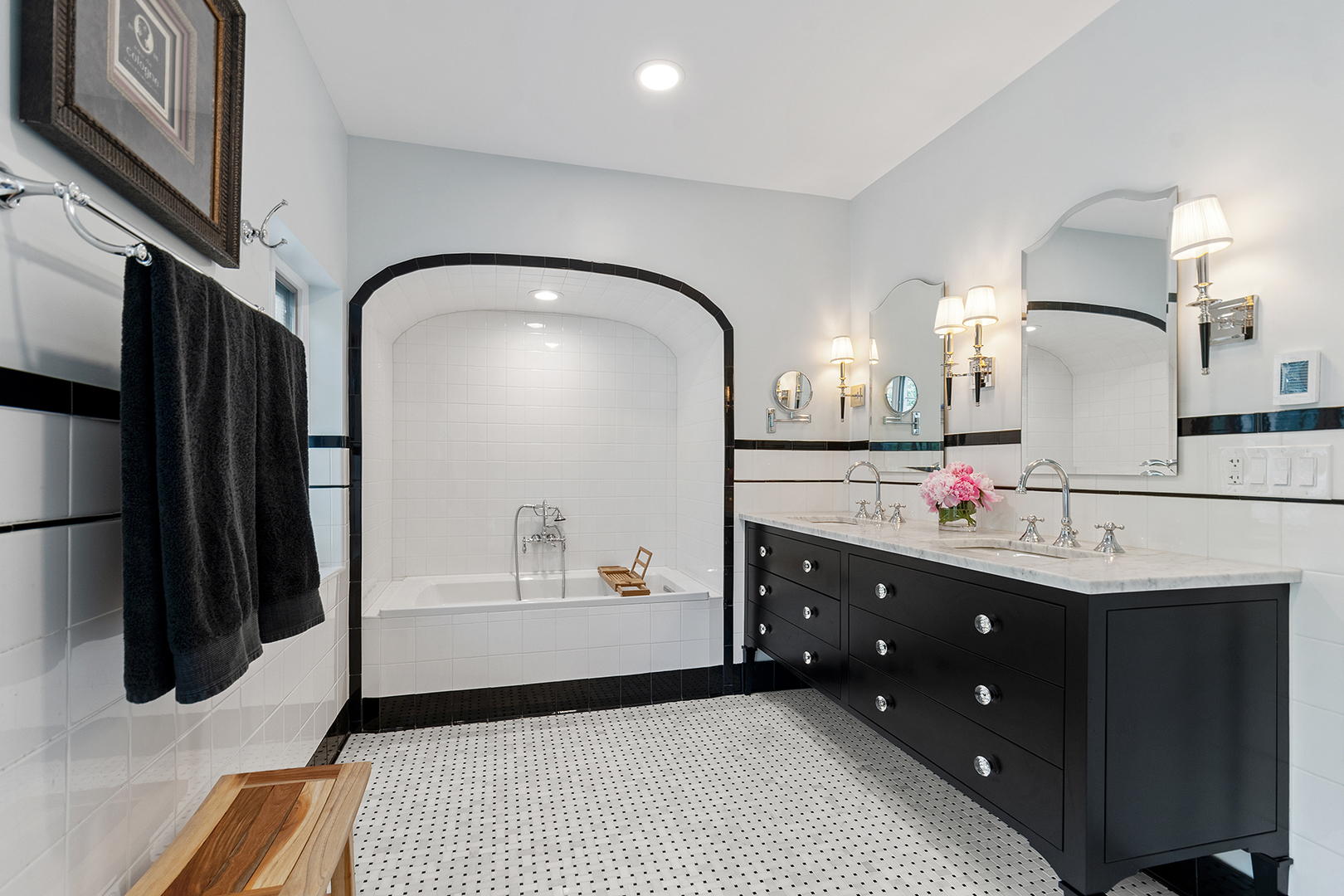 833 Kimball Road Highland Park, IL 60035 - Photo 17 of 29 a spacious bathroom with a double vanity sink a mirror and a bathtub