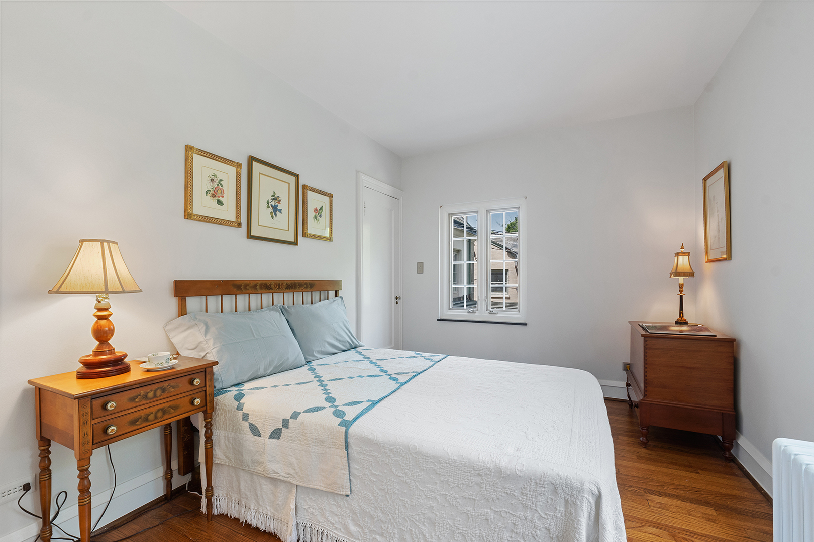 833 Kimball Road Highland Park, IL 60035 - Photo 22 of 29 a bed room with a bed and a lamp