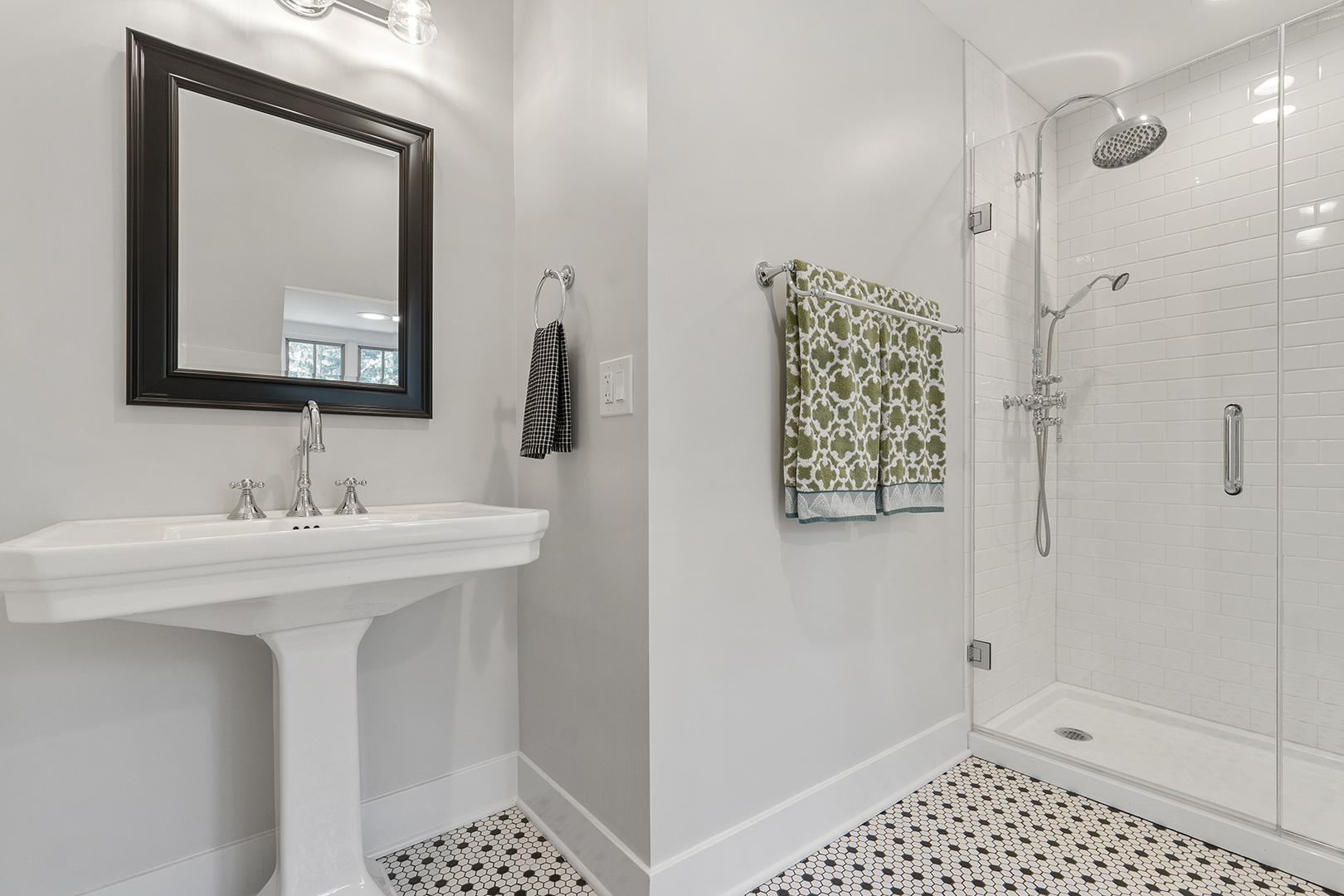833 Kimball Road Highland Park, IL 60035 - Photo 25 of 29 a bathroom with a sink and a mirror