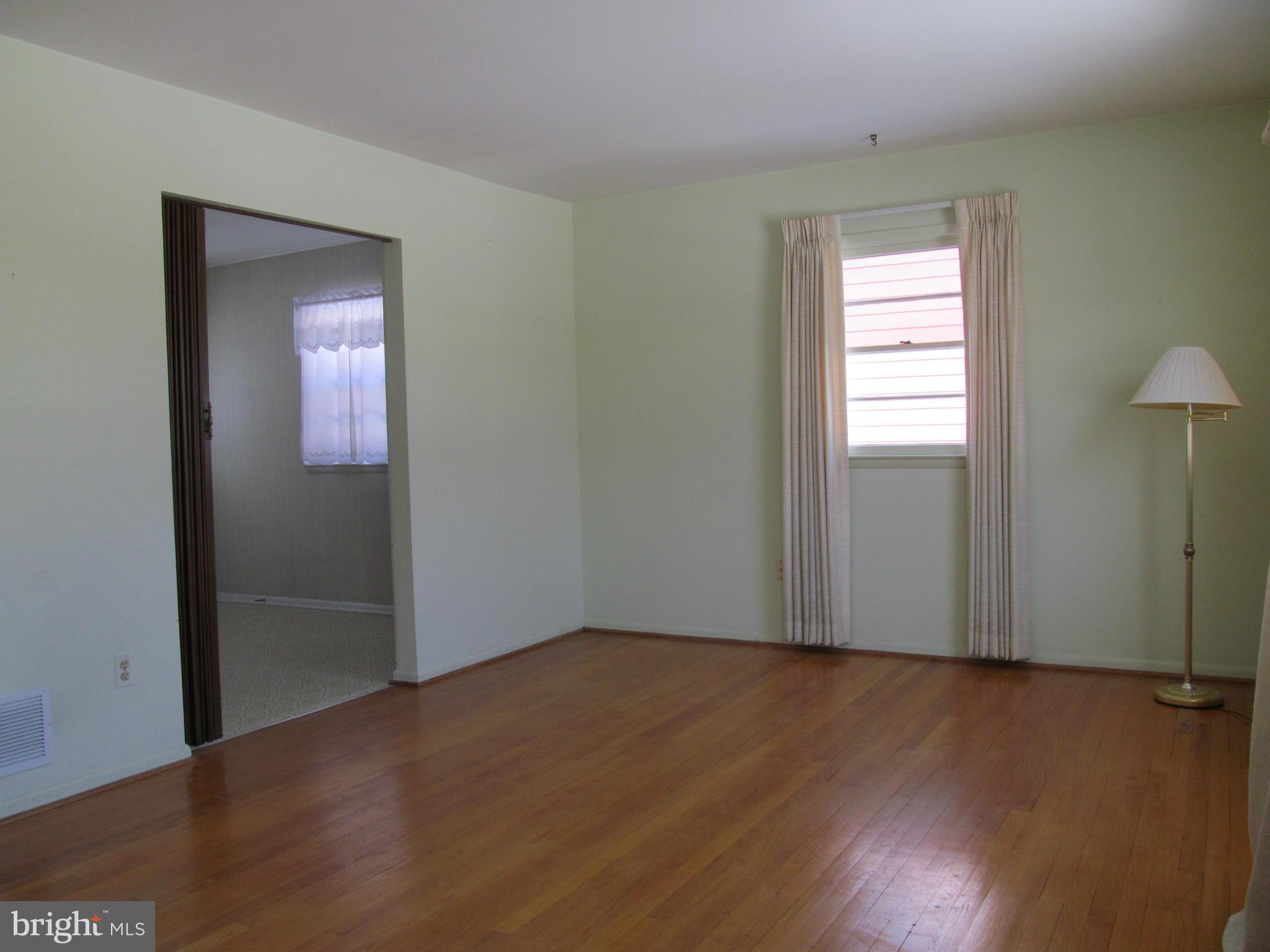 1824 Ridgewick Road Glen Burnie, MD 21061 - Photo 2 of 19 Living Room
