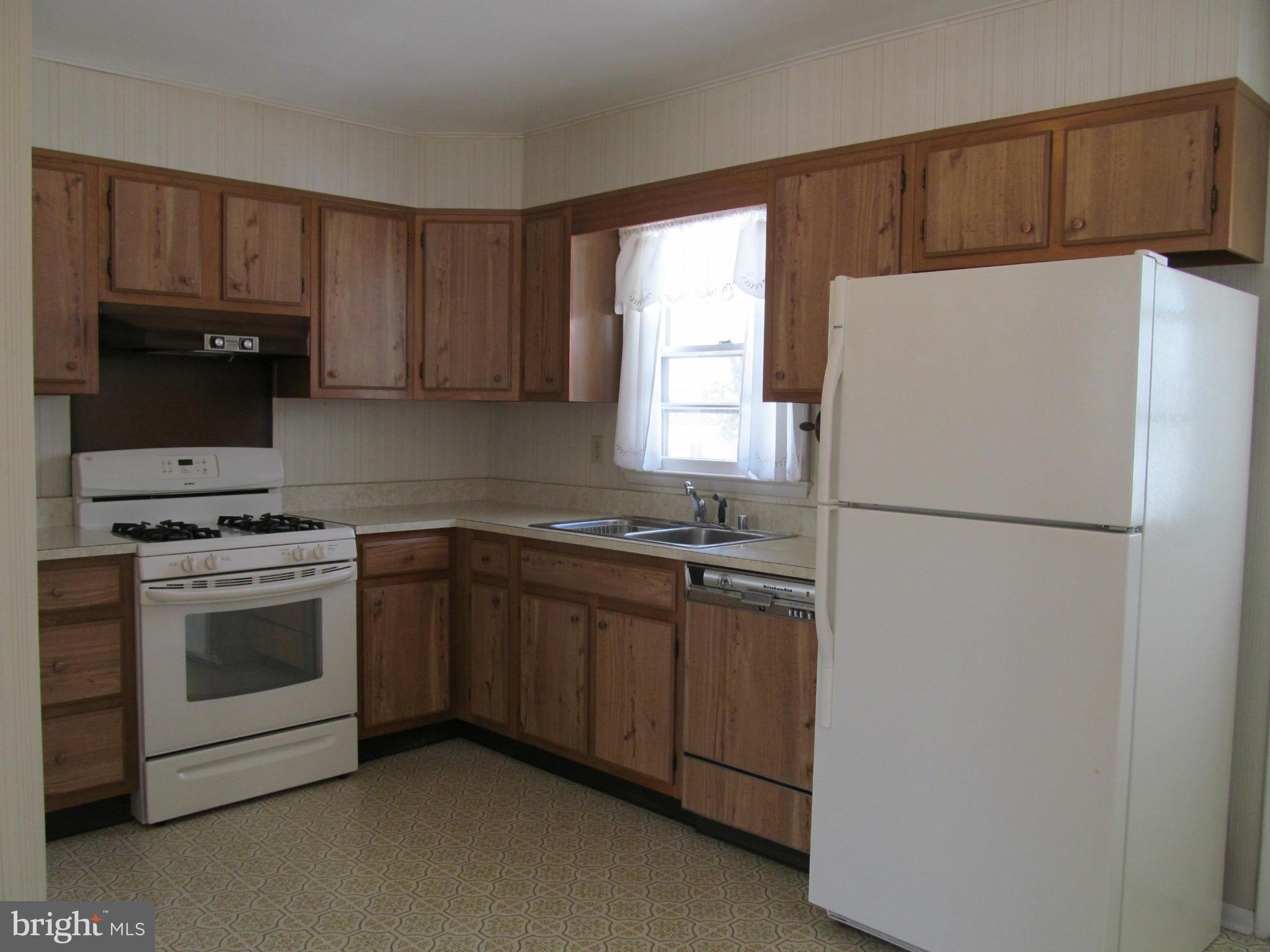 1824 Ridgewick Road Glen Burnie, MD 21061 - Photo 3 of 19 Kitchen