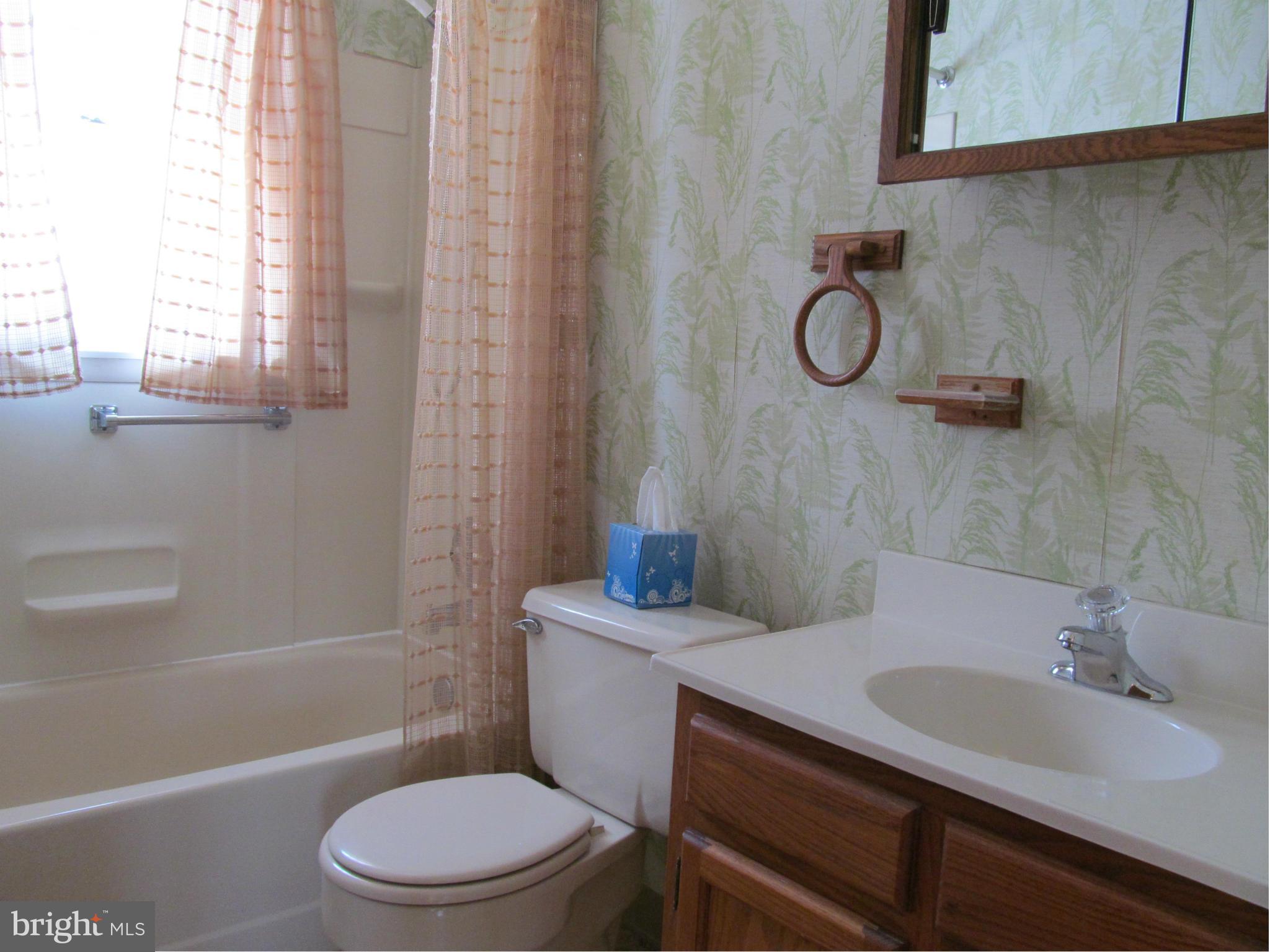 1824 Ridgewick Road Glen Burnie, MD 21061 - Photo 6 of 19 Bath