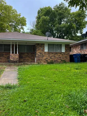 $1,300 | 1526 West Elm Street, Denison, TX 75020