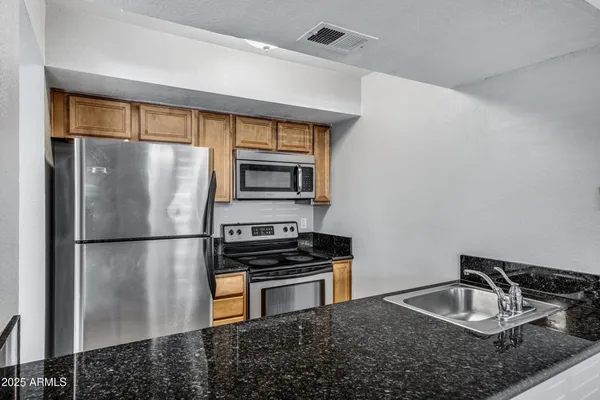 $1,000 | 1241 North 48th Street, Unit 102, Phoenix, AZ 85008