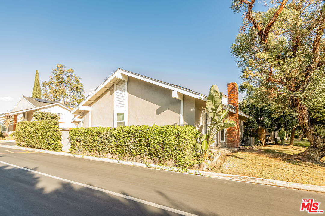 2 Tortoise Shell Irvine, CA 92604 - Photo 5 of 27 a view of a garden area