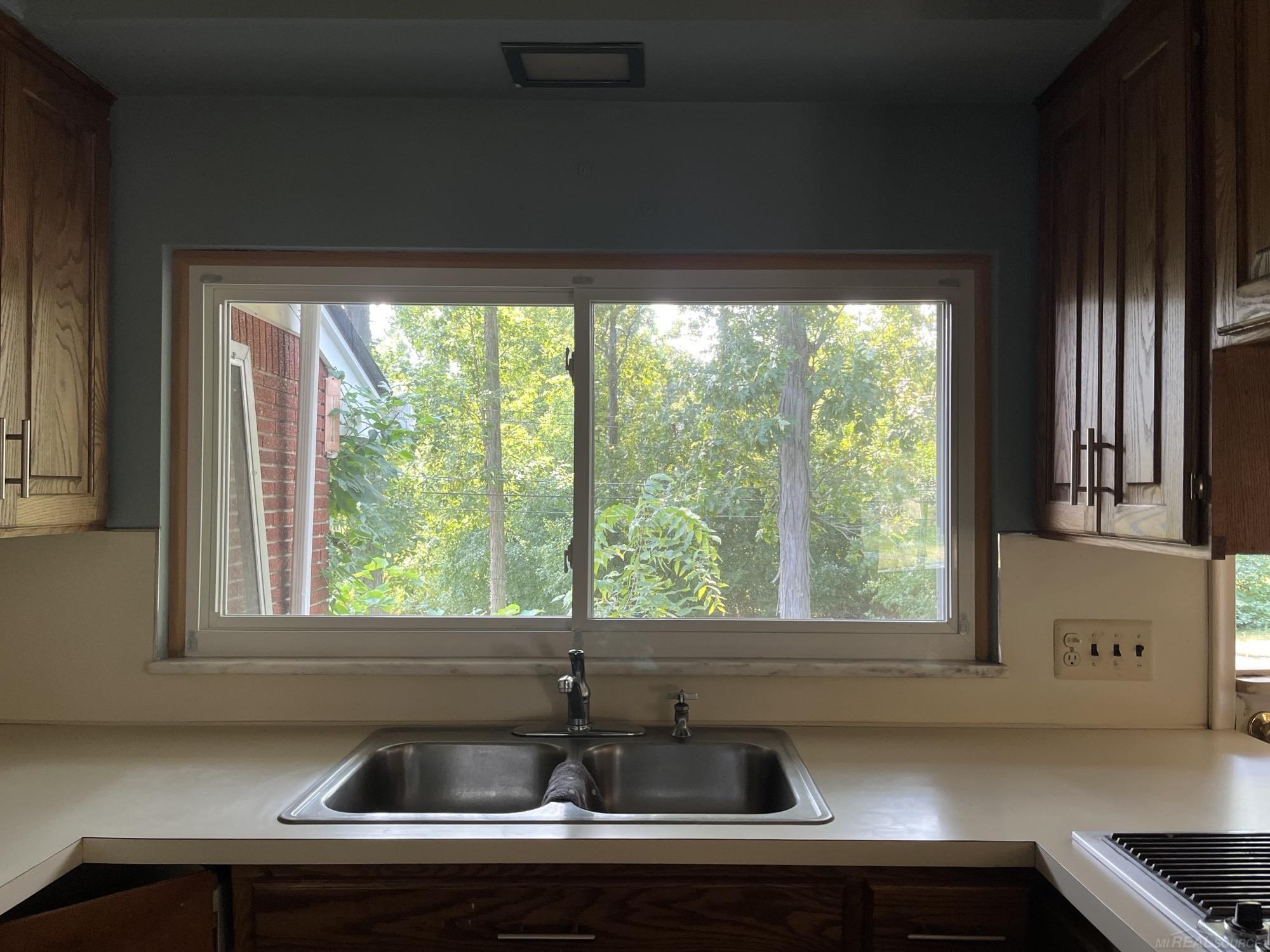 195 Windsor Road Rochester Hills, MI 48307 - Photo 9 of 23