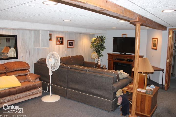 46075 Heydenreich Road Macomb, MI 48044 - Photo 15 of 24 Gallery Image 15