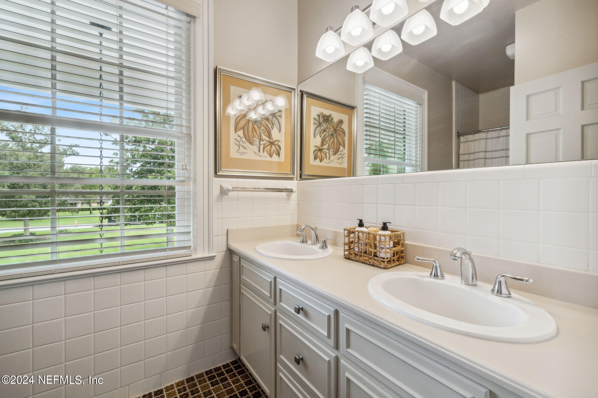 8179 Hollyridge Road Jacksonville, FL 32256 - Photo 35 of 79 3rd Full Bathroom
