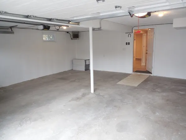 $4,000 | 166 Totten Pond Road, Waltham, MA 02451