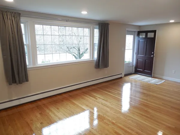 $4,000 | 166 Totten Pond Road, Waltham, MA 02451