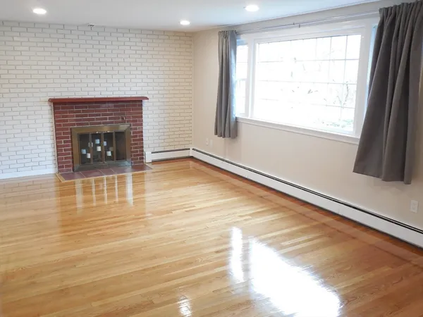 $4,000 | 166 Totten Pond Road, Waltham, MA 02451