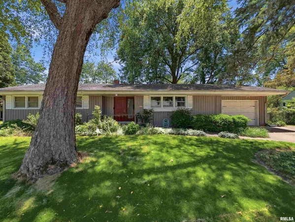 $250,000 | 3 Wilmette Drive, Normal, IL 61761