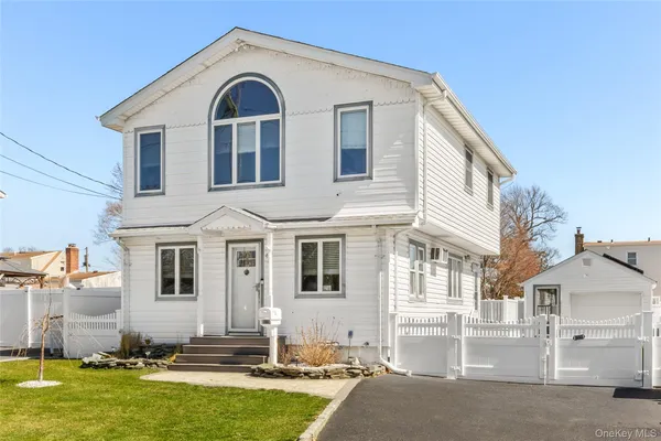 $659,000 | 686 Adams Avenue, Lindenhurst, NY 11757