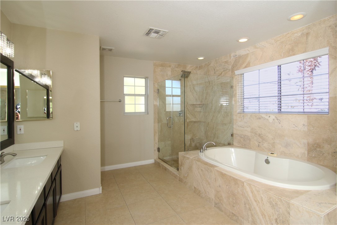 3222 East Viking Road Las Vegas, NV 89121 - Photo 14 of 38 Separate Rain Head Shower and Jacuzzi Tub