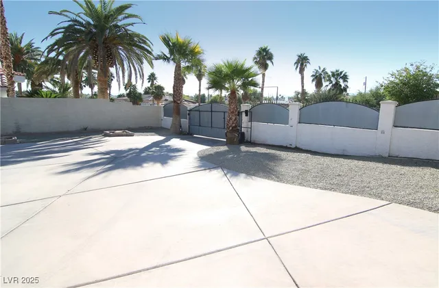 $3,999 | 3222 East Viking Road, Las Vegas, NV 89121