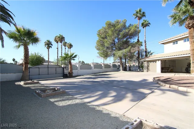 $3,999 | 3222 East Viking Road, Las Vegas, NV 89121