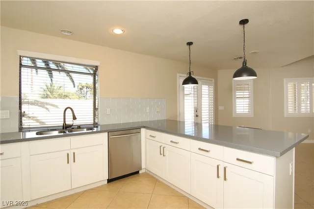 $3,999 | 3222 East Viking Road, Las Vegas, NV 89121